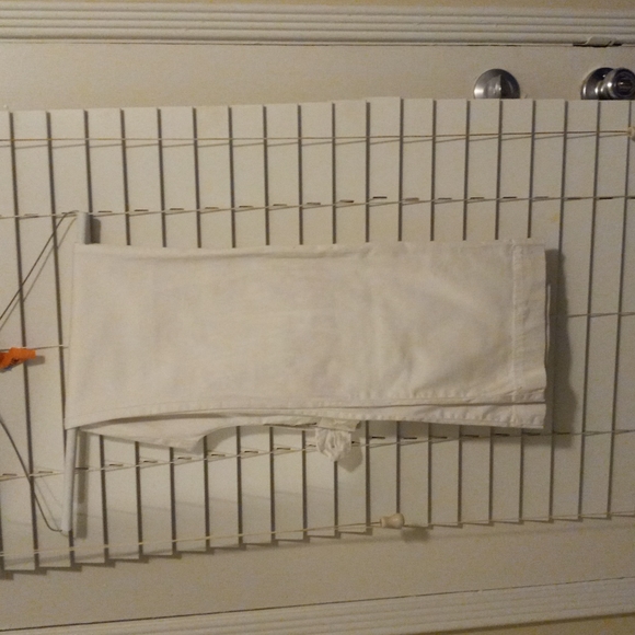 Freestyle white Jean like slacks, size 9.  White, dry cleaned, pressed, no wear - Picture 3 of 4